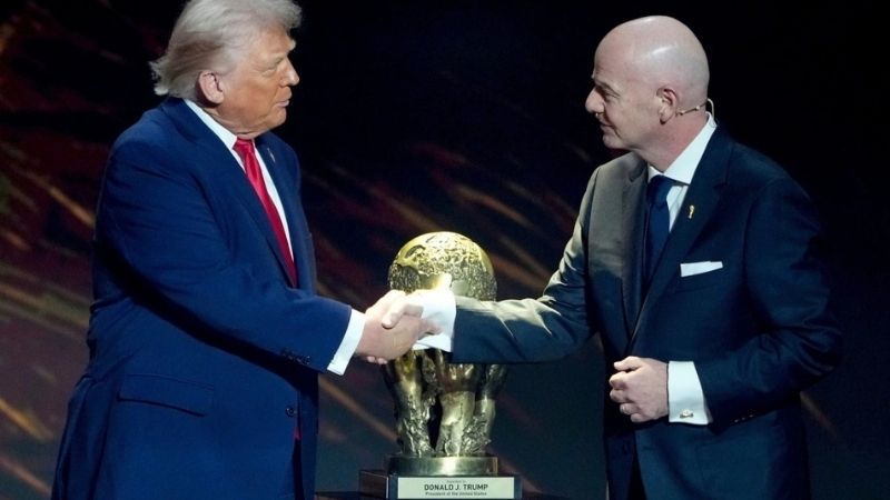 Khi giới chức Mỹ 'tuýt còi' FIFA